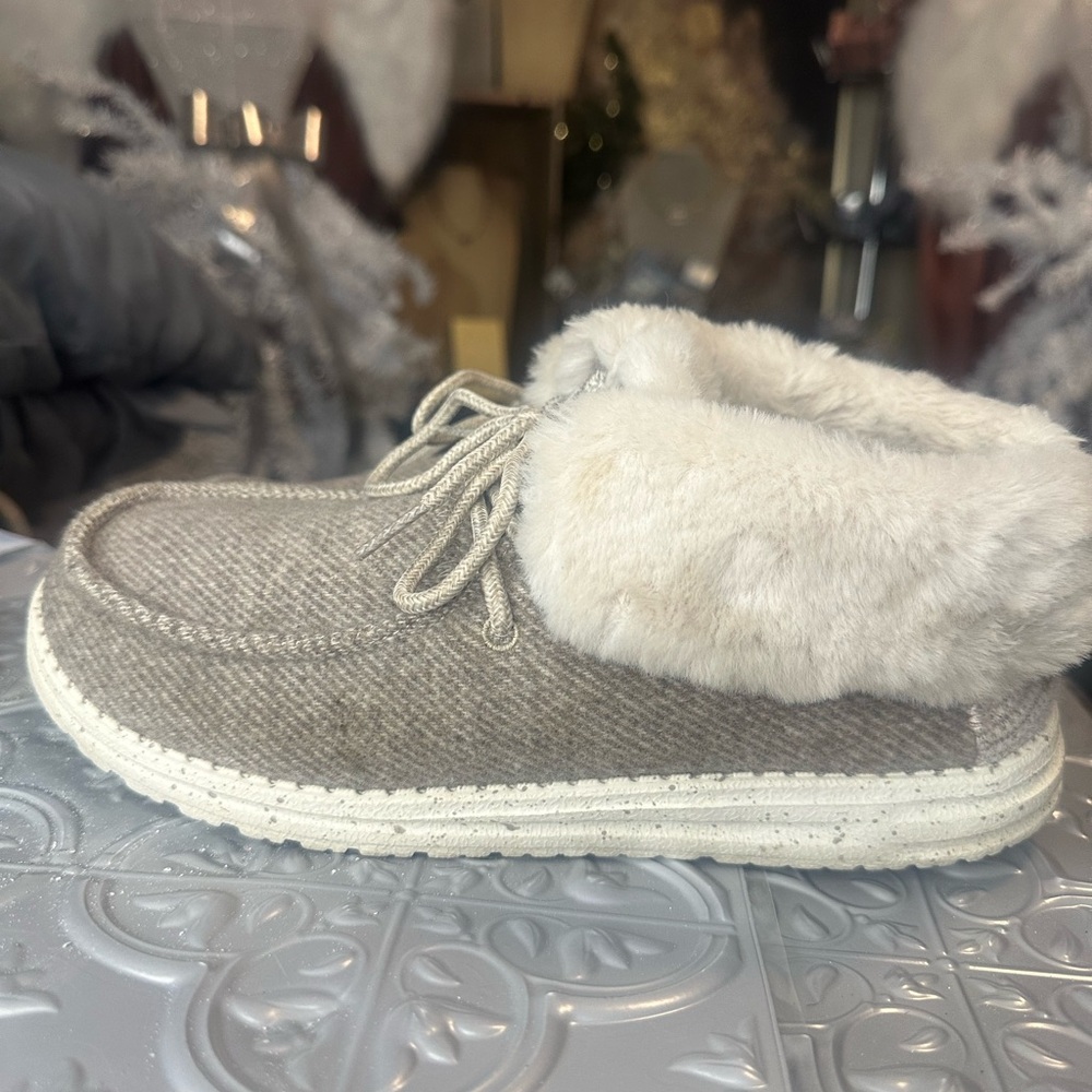Hey Dude Women's Size 8 Britt Nut Fur-Lined shoe boots
